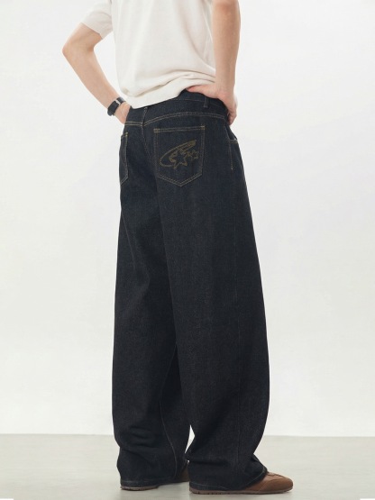 復古水洗牛仔褲 星星刺繡 直筒寬鬆牛仔褲｜前鈕扣 後鬆緊腰設計