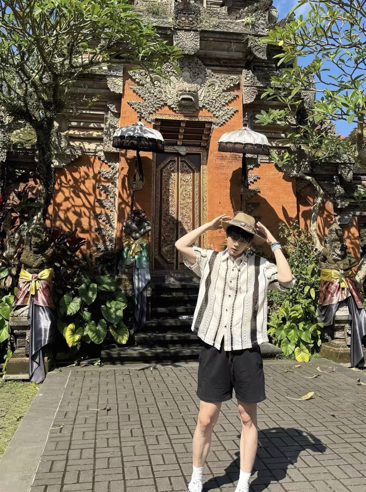 海島度假風 男士鏤空上衣 輕薄透氣 設計感外套