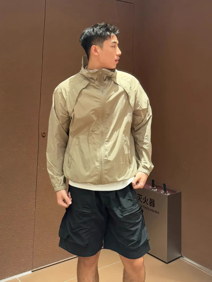 初秋潮男穿搭套裝 純棉白T恤+拼接剪裁輕薄外套+休閒短褲（多口袋）