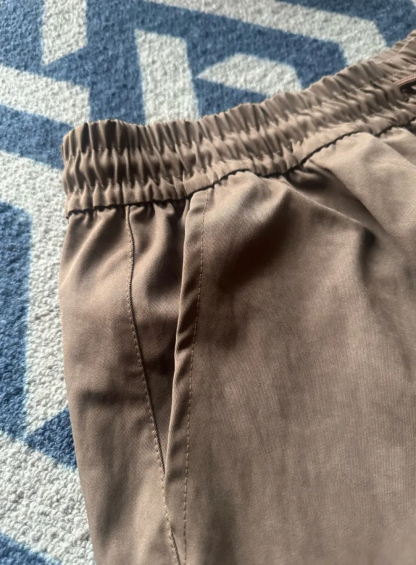 HT 涼感打褶彎刀長褲 寬鬆直筒設計 遮肉顯瘦百搭