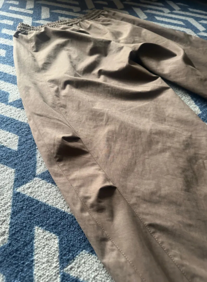 HT 涼感打褶彎刀長褲 寬鬆直筒設計 遮肉顯瘦百搭