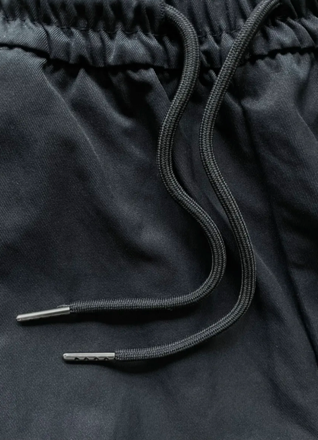 HT 涼感打褶彎刀長褲 寬鬆直筒設計 遮肉顯瘦百搭