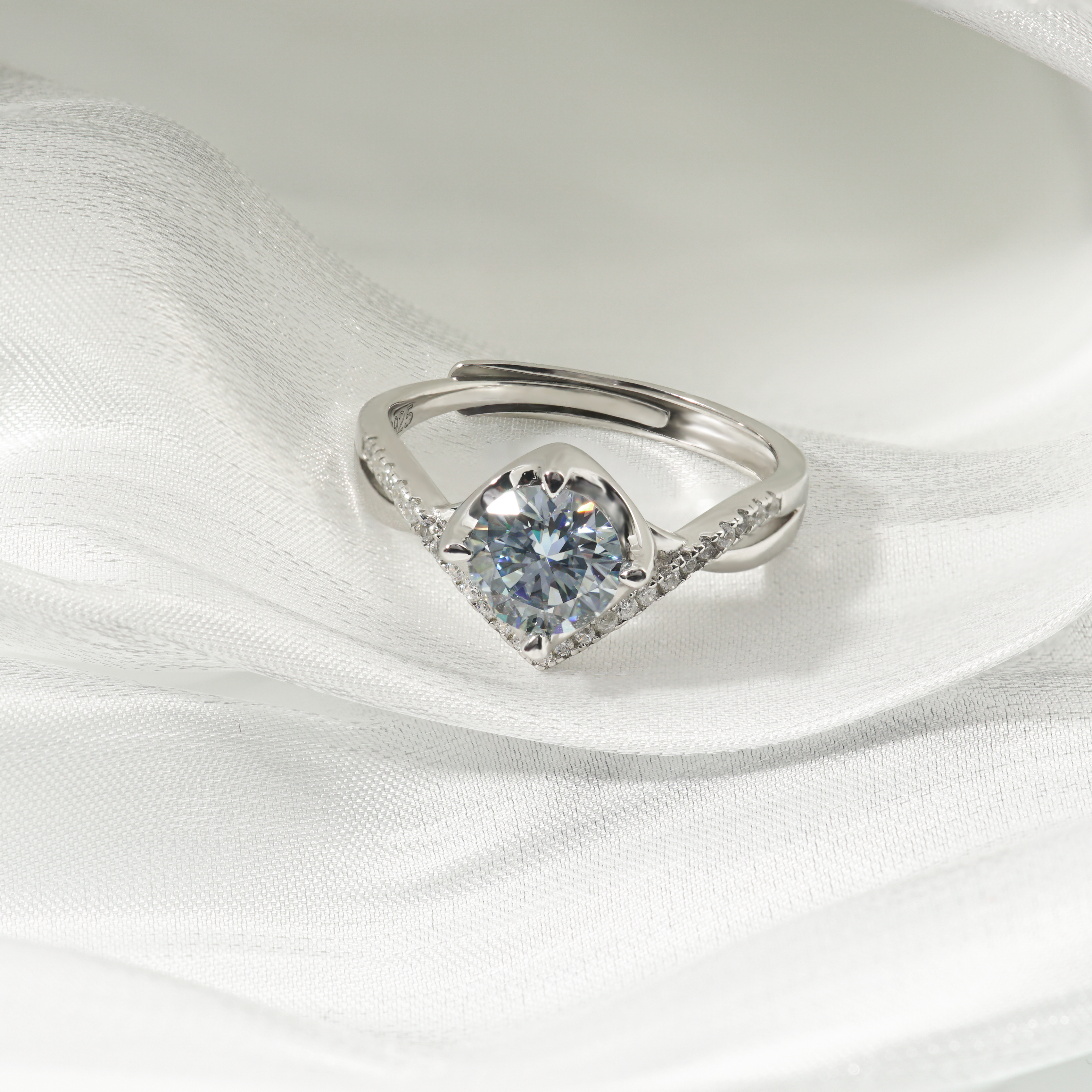1ct Round Synthetic Moissanite Crown Ring S925