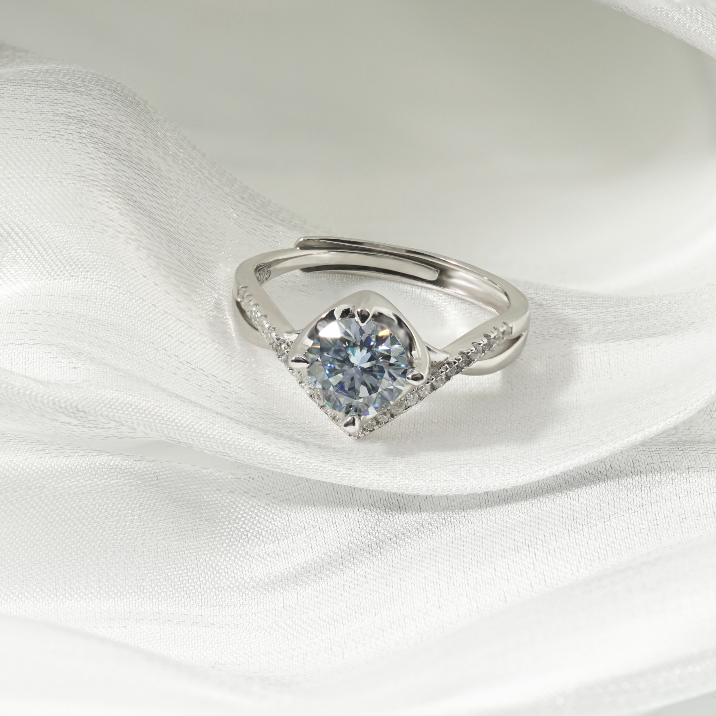 1ct Round Synthetic Moissanite Crown Ring S925