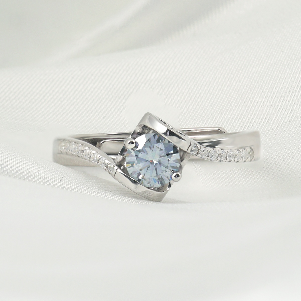 0.5-1ct Round Synthetic Moissanite Ring S925