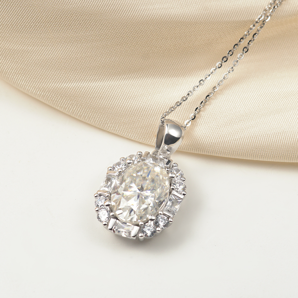 10ct Oval Cut D Color VVS Synthetic Moissanite Elegant Pendant Necklace Chain S925