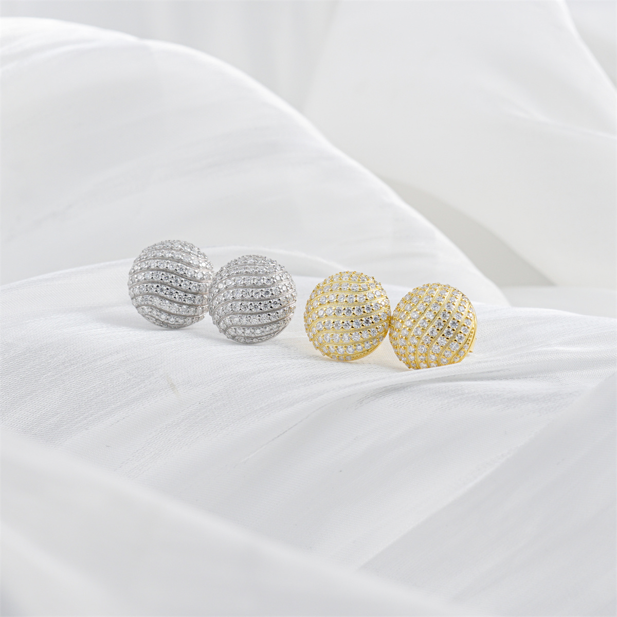 D Color Synthetic Moissanite 1.1ct Round Bling Undular Dome-Shaped Earrings