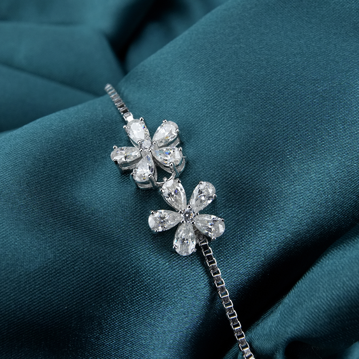 3.5ct Pear Synthetic Moissanite Flower Bracelet S925