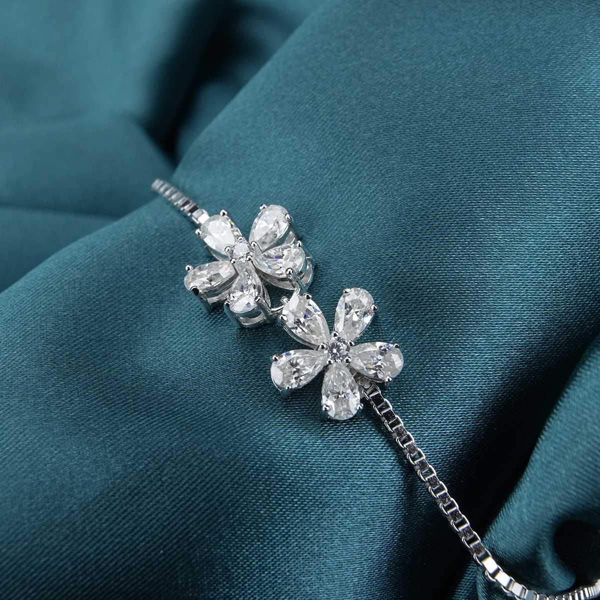 3.5ct Pear Synthetic Moissanite Flower Bracelet S925