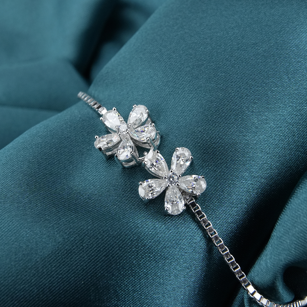 3.5ct Pear Synthetic Moissanite Flower Bracelet S925