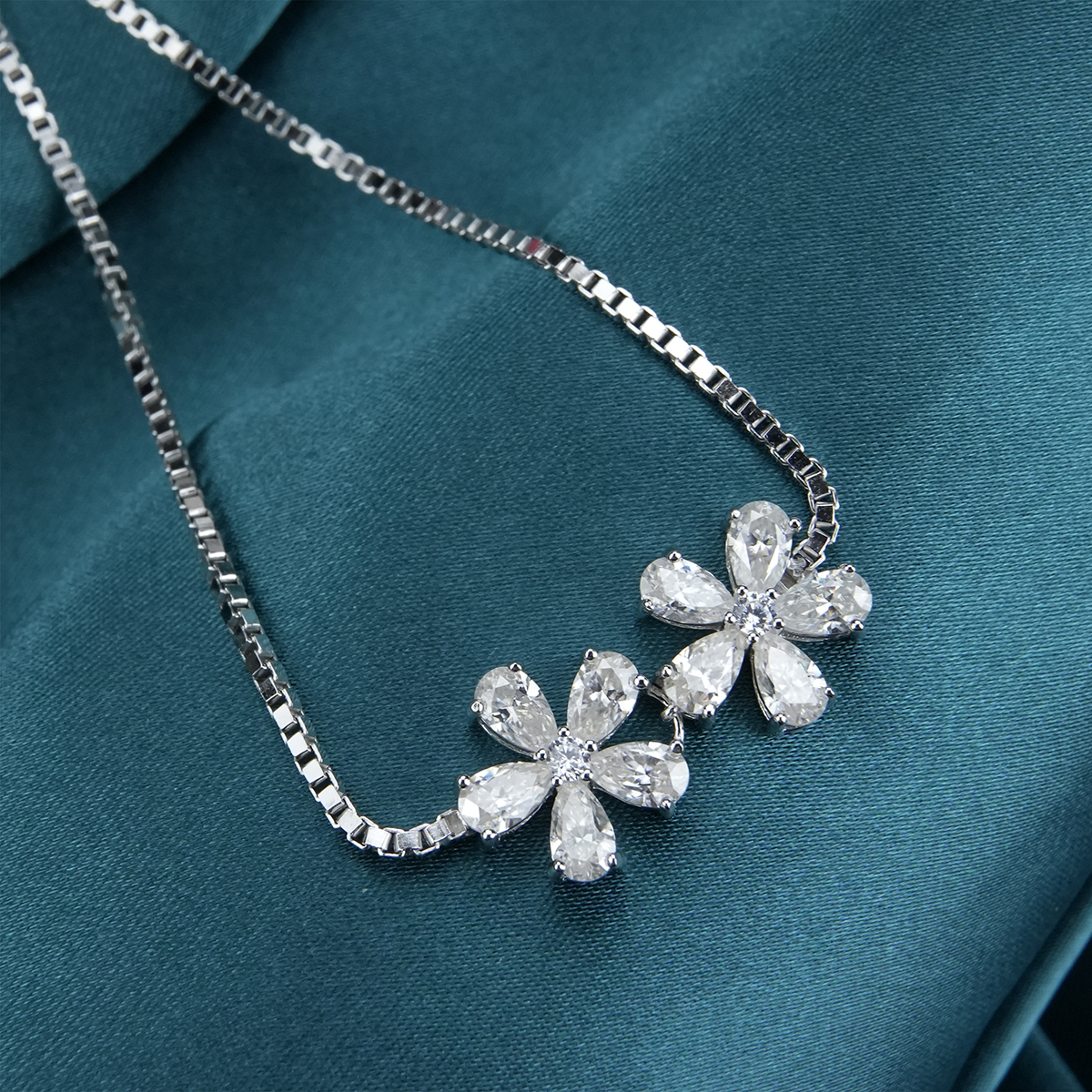 3.5ct Pear Synthetic Moissanite Flower Bracelet S925