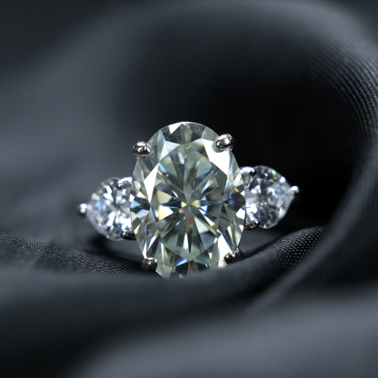 8ct Oval Synthetic Moissanite Shining Ring S925