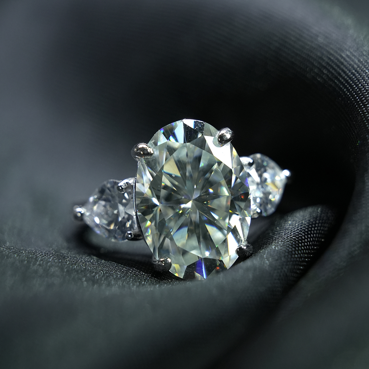 8ct Oval Synthetic Moissanite Shining Ring S925