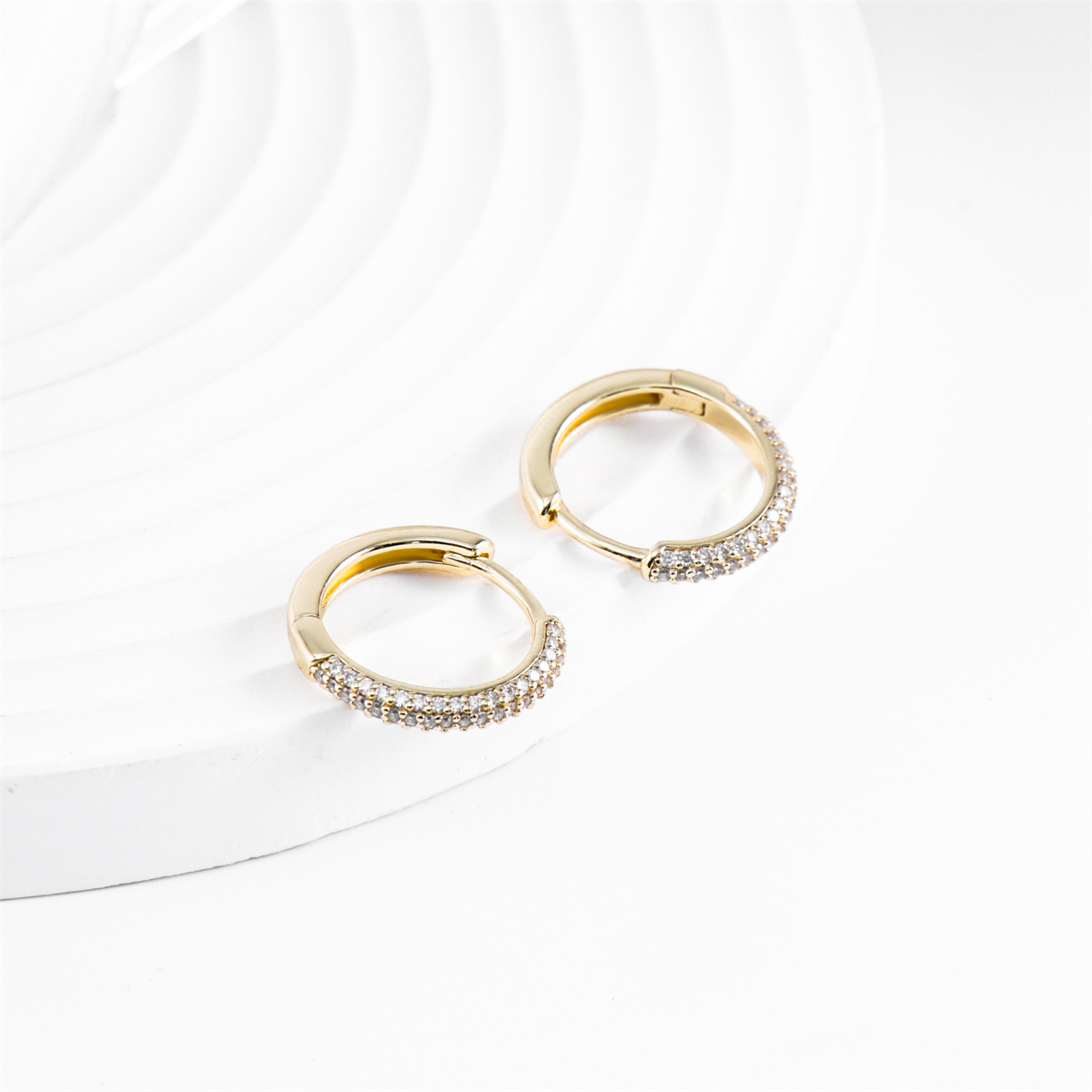 S925 D Color VVS Synthetic Moissanite Huggie Earrings