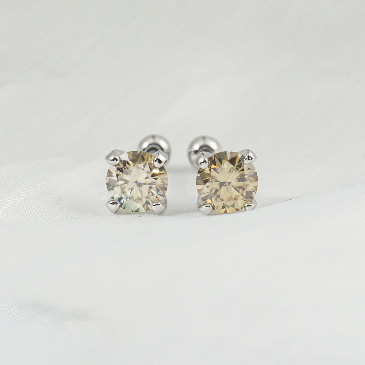 S925 0.5ct Synthetic Moissanite Exquisite Hip Hop Solitaire Four-Prong Stud Earrings Anniversary Birthday Mother's Day Gifts For Men Women