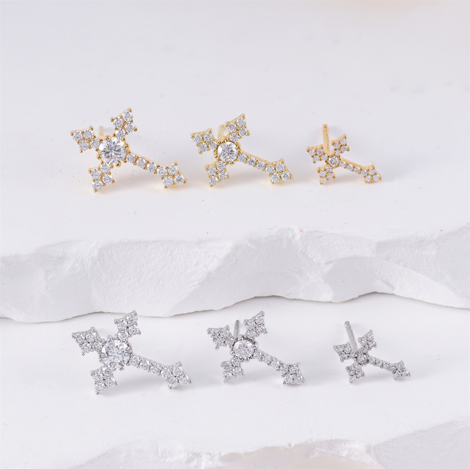 Cross Prong Stud Earrings S925 & D Color VVS Synthetic Moissanite