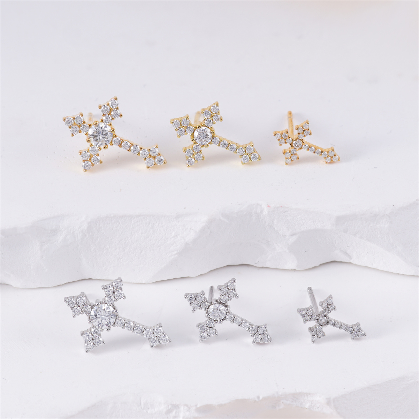 Cross Prong Stud Earrings S925 & D Color VVS Synthetic Moissanite