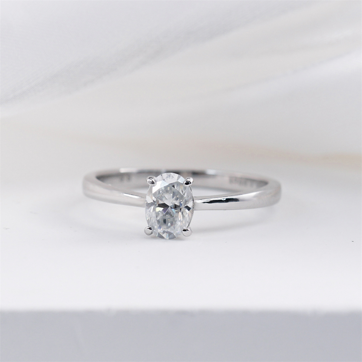 S925 1-3ct Oval Cut VVS Synthetic Moissanite Solitaire Prong Promise Engagement Ring