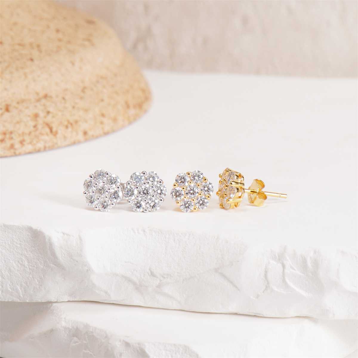 IcyBloom Floral Shine Stud Earrings 925S & VVS Moissanite