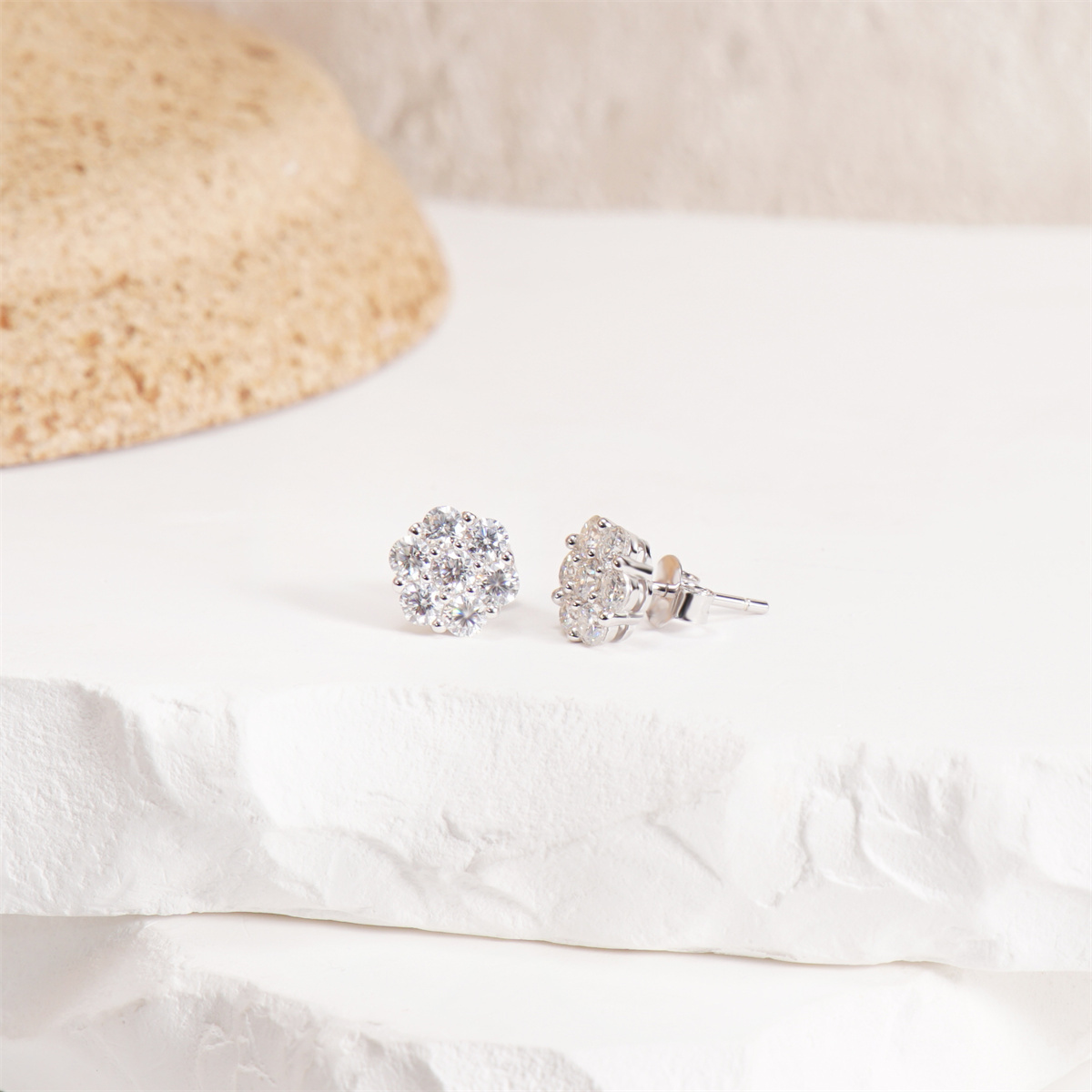 IcyBloom Floral Shine Stud Earrings 925S & VVS Moissanite