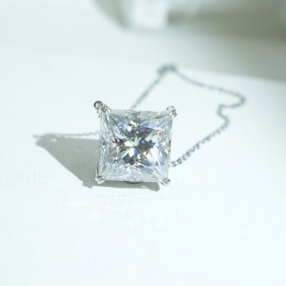 45ct?Sparkling Princess Cut Synthetic Moissanite Pendant Necklace Chain S925 25
