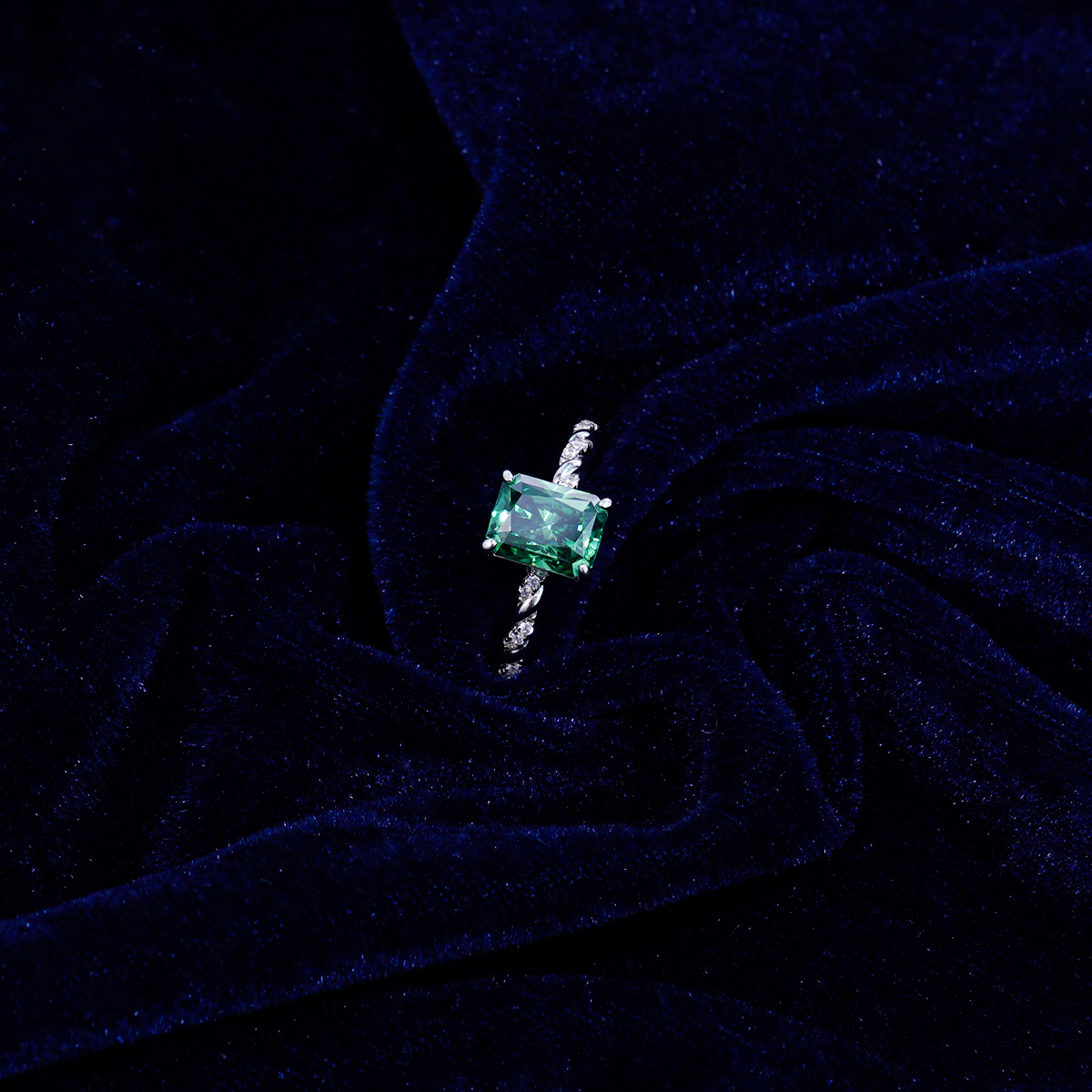 3ct Radiant Synthetic Moissanite Solitaire Twist Band Ring In 925 Sterling Silver