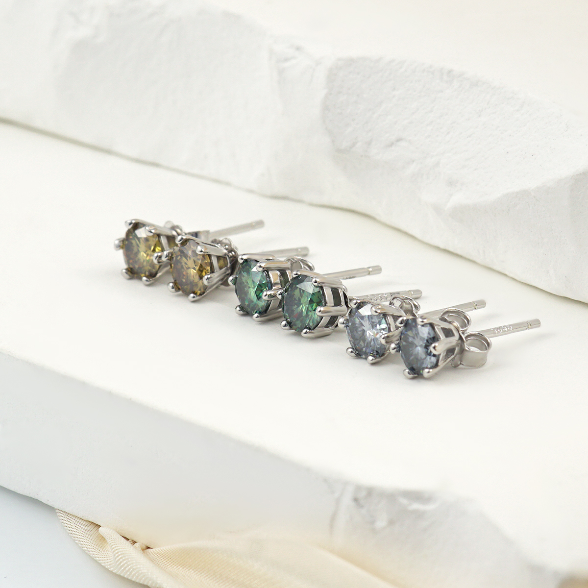 1ct Round Synthetic Moissanite Six Prong Stud Earrings S925 0.5ct*2