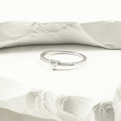 S925 Chic Iced Out Heart Ring Band D Color VVS Synthetic Moissanite Women Ring Perfect for Engagement Wedding Anniversary Mother's Day Gifts