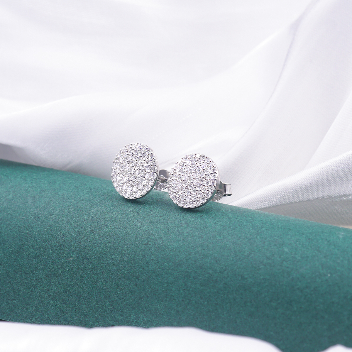 ICYCOIN Round Cluster Stud Earrings 925S & VVS Moissanite