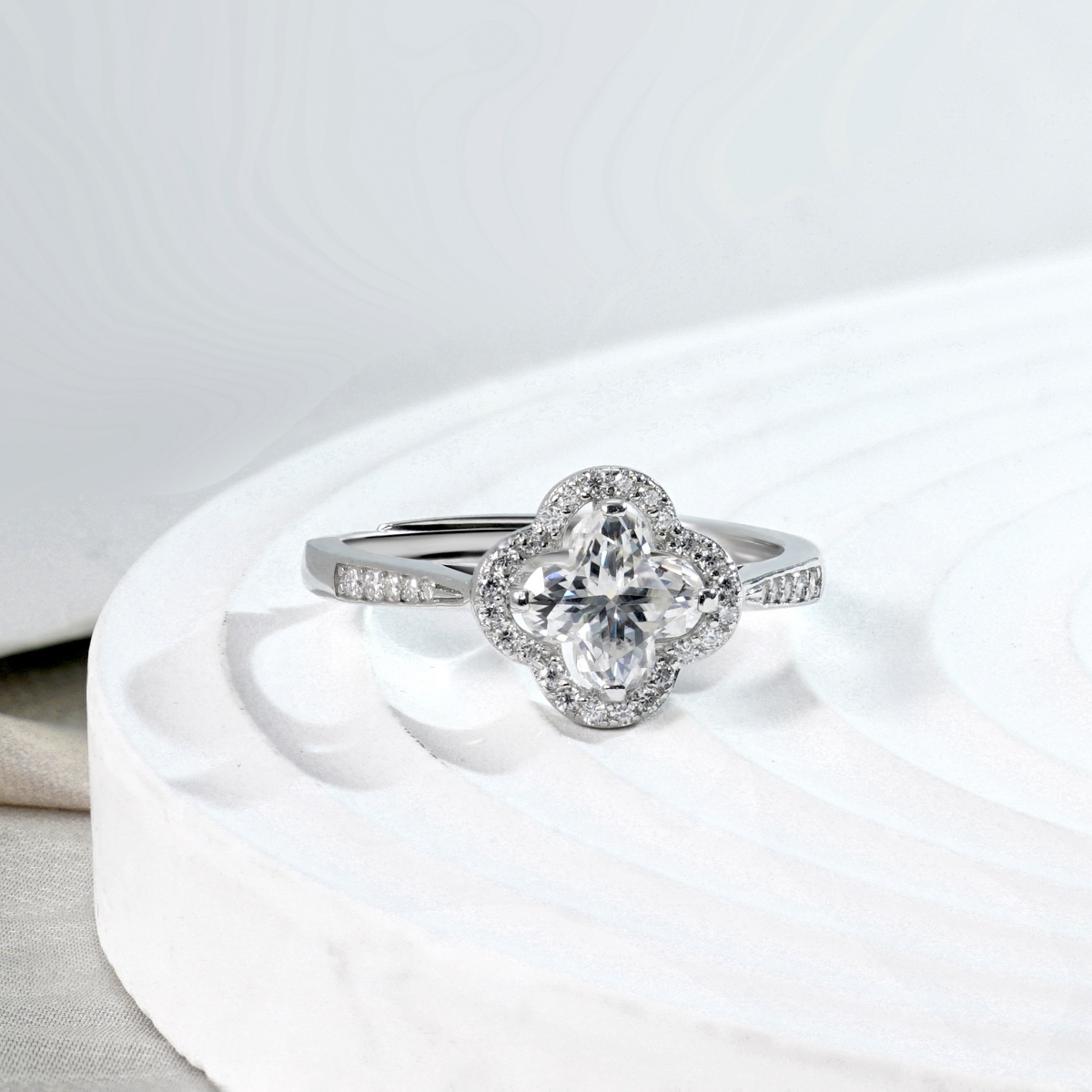 Delzzad Sparkling Adjustable Four-Leaf Clover Cluster Ring Lab-Created Moissanite Engagement Ring S925 Sterling Silver Moissanite Jewelry Perfect Gift