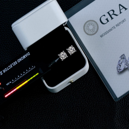 S925 0.5ct Synthetic Moissanite Exquisite Hip Hop Solitaire Four-Prong Stud Earrings Anniversary Birthday Mother's Day Gifts For Men Women