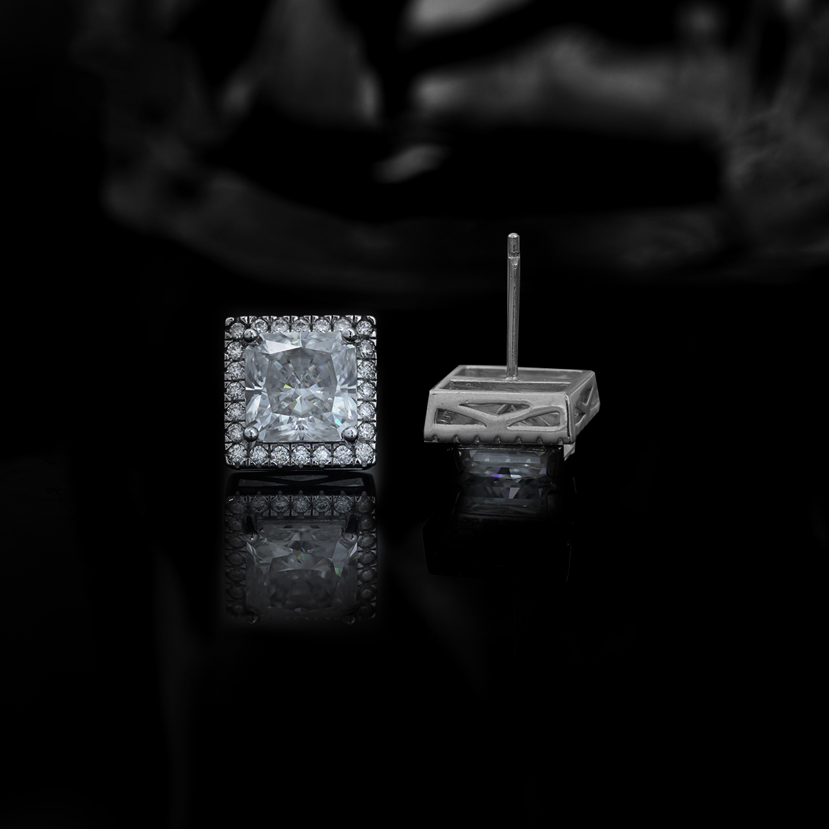 ICECROWN Princess Cut Halo Stud Earrings 925S & VVS Moissanite