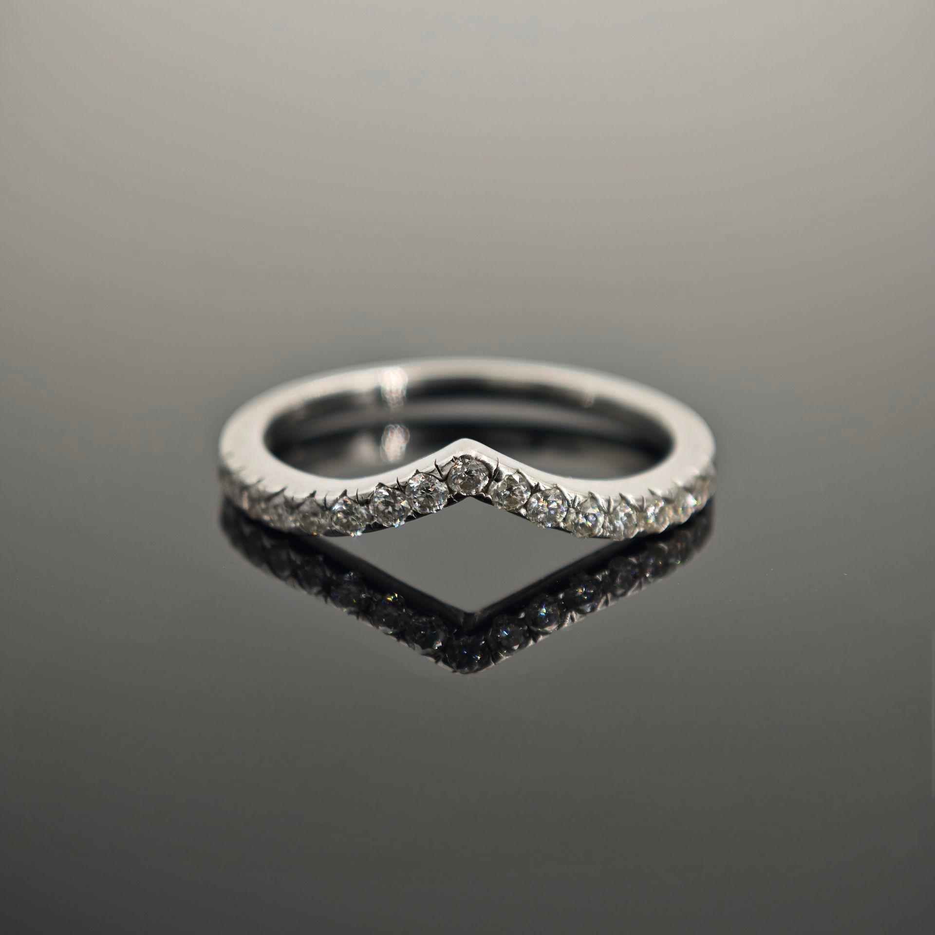 0.25ct S925 Round Synthetic Moissanite V Band