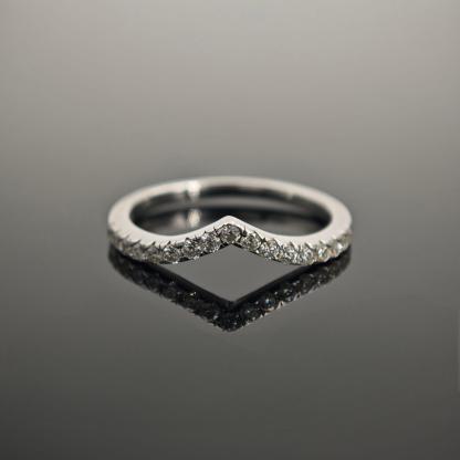 0.25ct S925 Round Synthetic Moissanite V Band