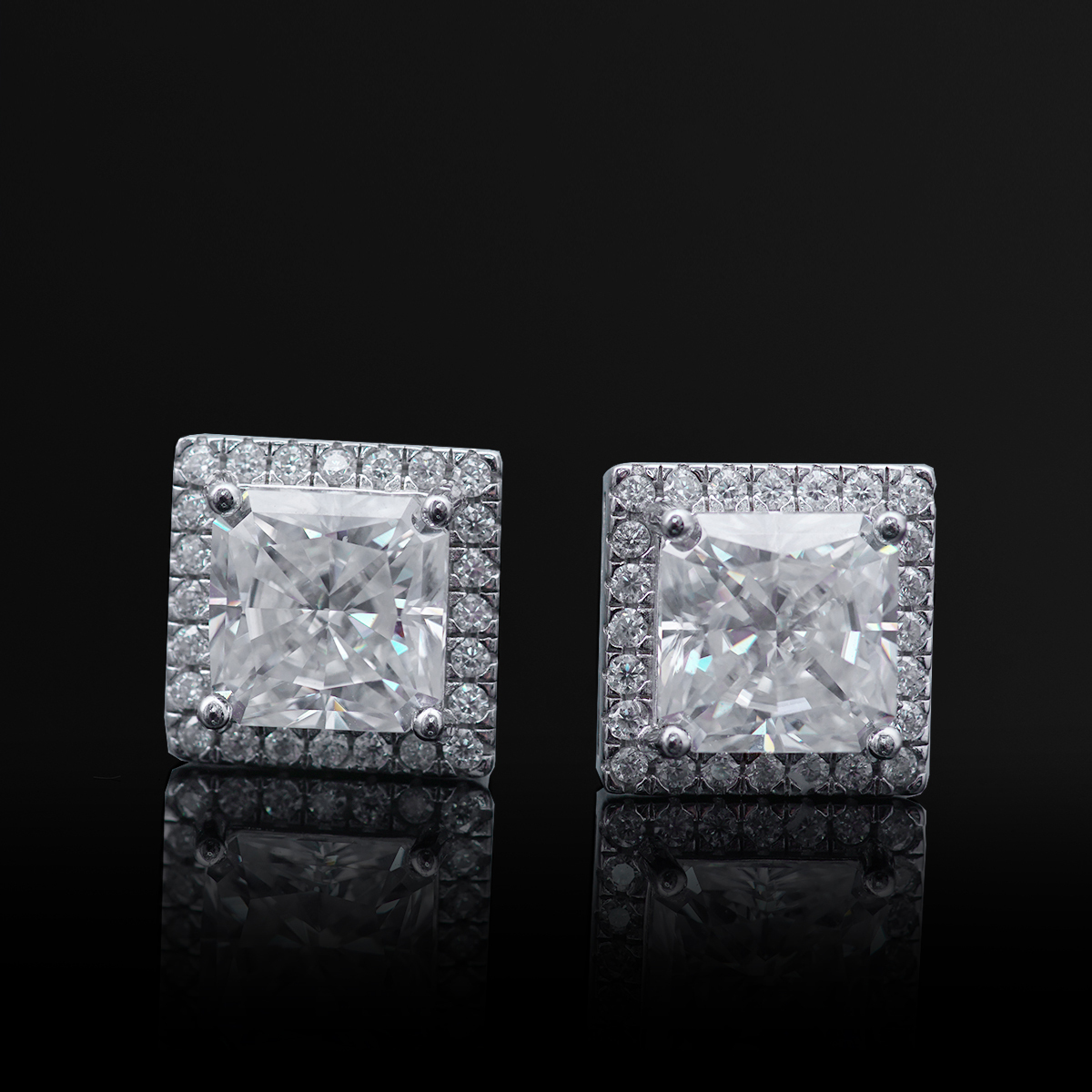 ICECROWN Princess Cut Halo Stud Earrings 925S & VVS Moissanite