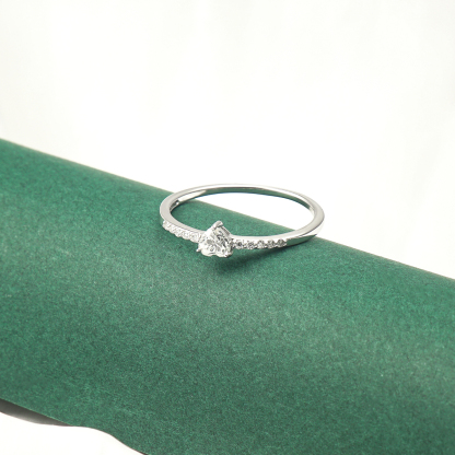 S925 Chic Iced Out Heart Ring Band D Color VVS Synthetic Moissanite Women Ring Perfect for Engagement Wedding Anniversary Mother's Day Gifts