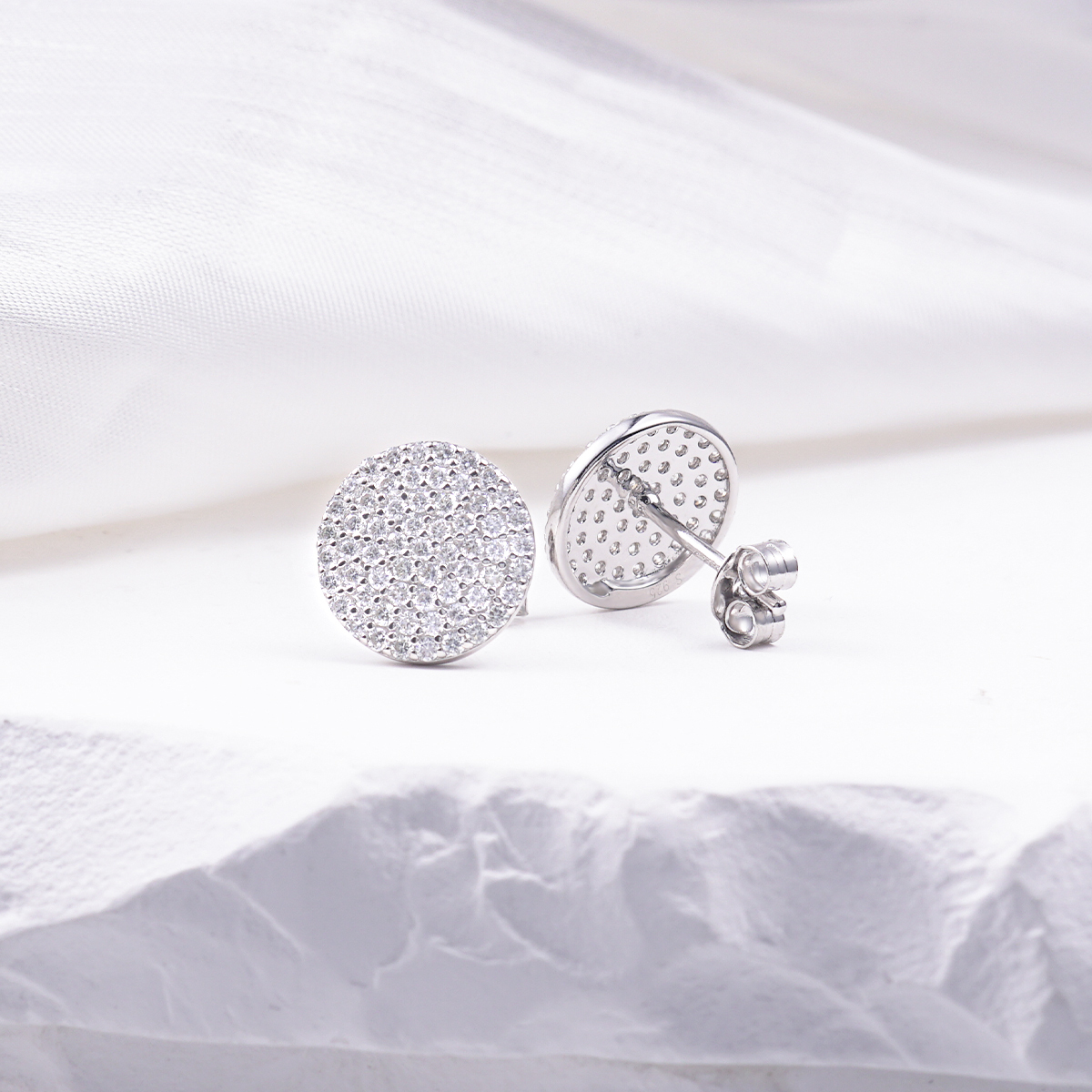 ICYCOIN Round Cluster Stud Earrings 925S & VVS Moissanite