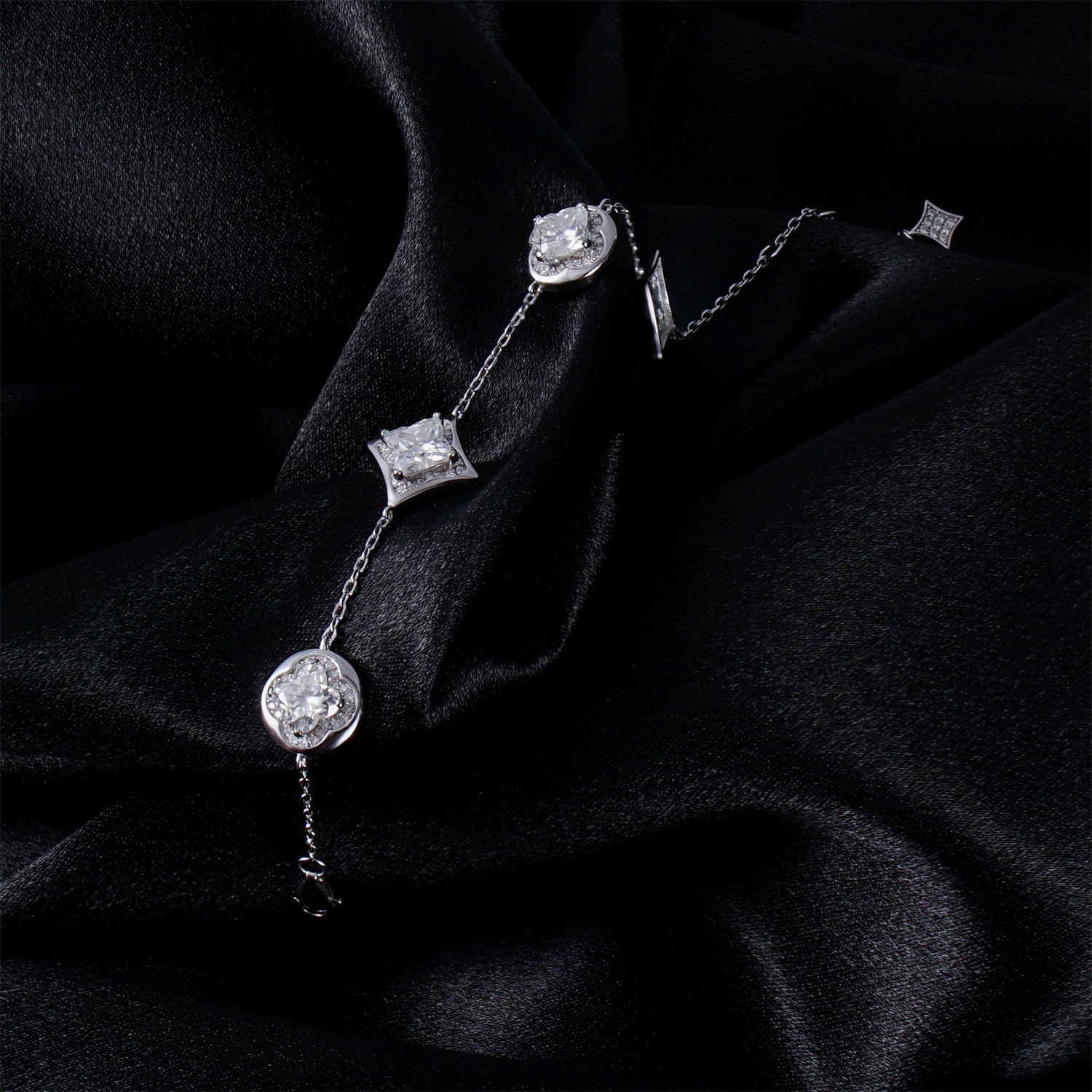 4.5ct Brilliant Four-Leaf Clover Adjustable Bracelet Lab-Created Moissanite Bracelet S925 Sterling Silver Moissanite Jewelry Engagement Wedding Anniversary Perfect Gifts