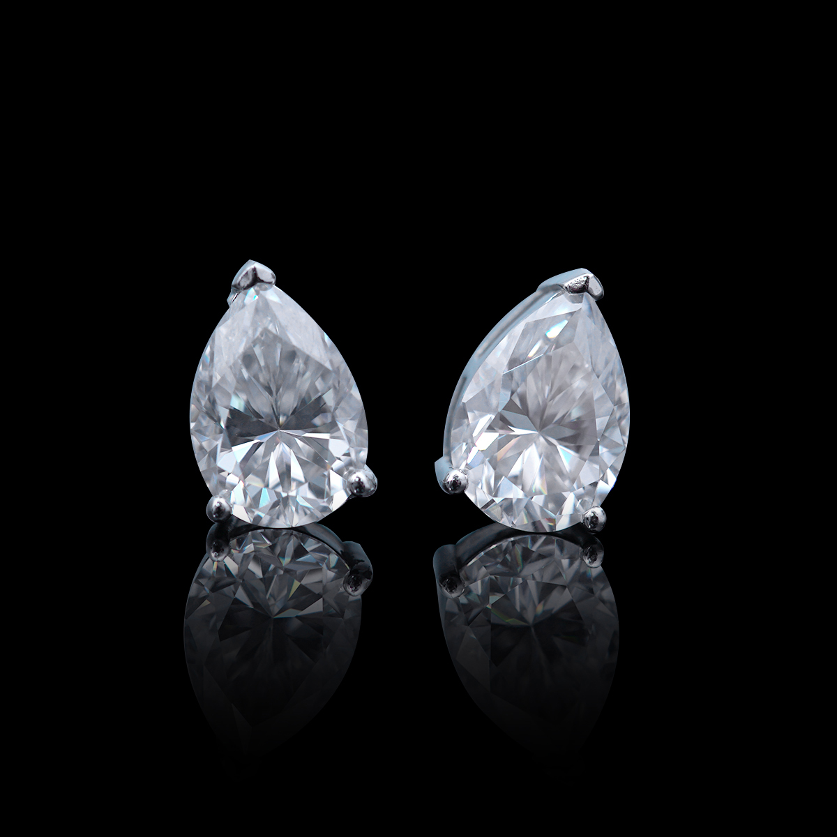 S925 Pear Cut Synthetic Moissanite Prong Stud Earrings For Men Women