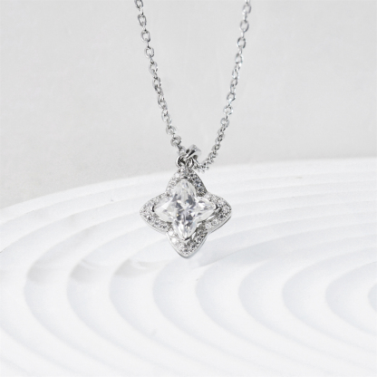 Delzzad 1.1ct Brilliant Iced-Out Four-Leaf Clover Pendant Necklace Lab-Created Moissanite Necklace S925 Sterling Silver Moissanite Jewelry Engagement Wedding Anniversary Perfect Gifts