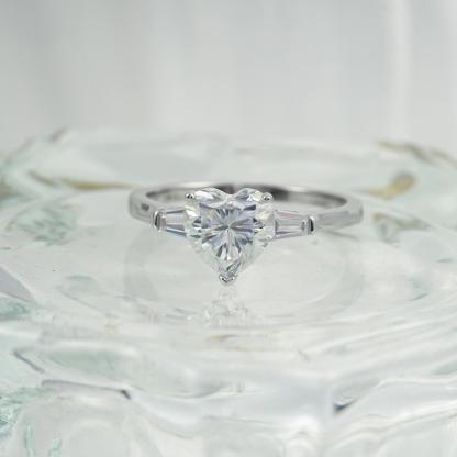 S925 2ct Heart Synthetic Moissanite Engagement Ring