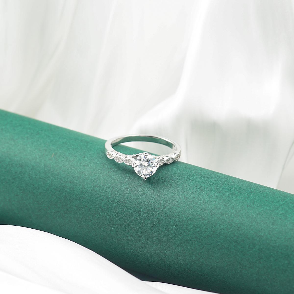 S925 1ct Round Synthetic Moissanite Pierced Ring