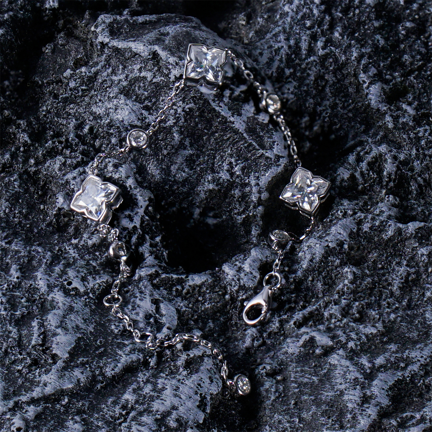 3.5ct Elegant Four-Leaf Clover Bloom Adjustable Bracelet Lab-Created Moissanite Bracelet S925 Sterling Silver Moissanite Jewelry Engagement Wedding Anniversary Perfect Gifts