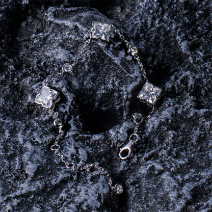 3.5ct Elegant Four-Leaf Clover Bloom Adjustable Bracelet Lab-Created Moissanite Bracelet S925 Sterling Silver Moissanite Jewelry Engagement Wedding Anniversary Perfect Gifts