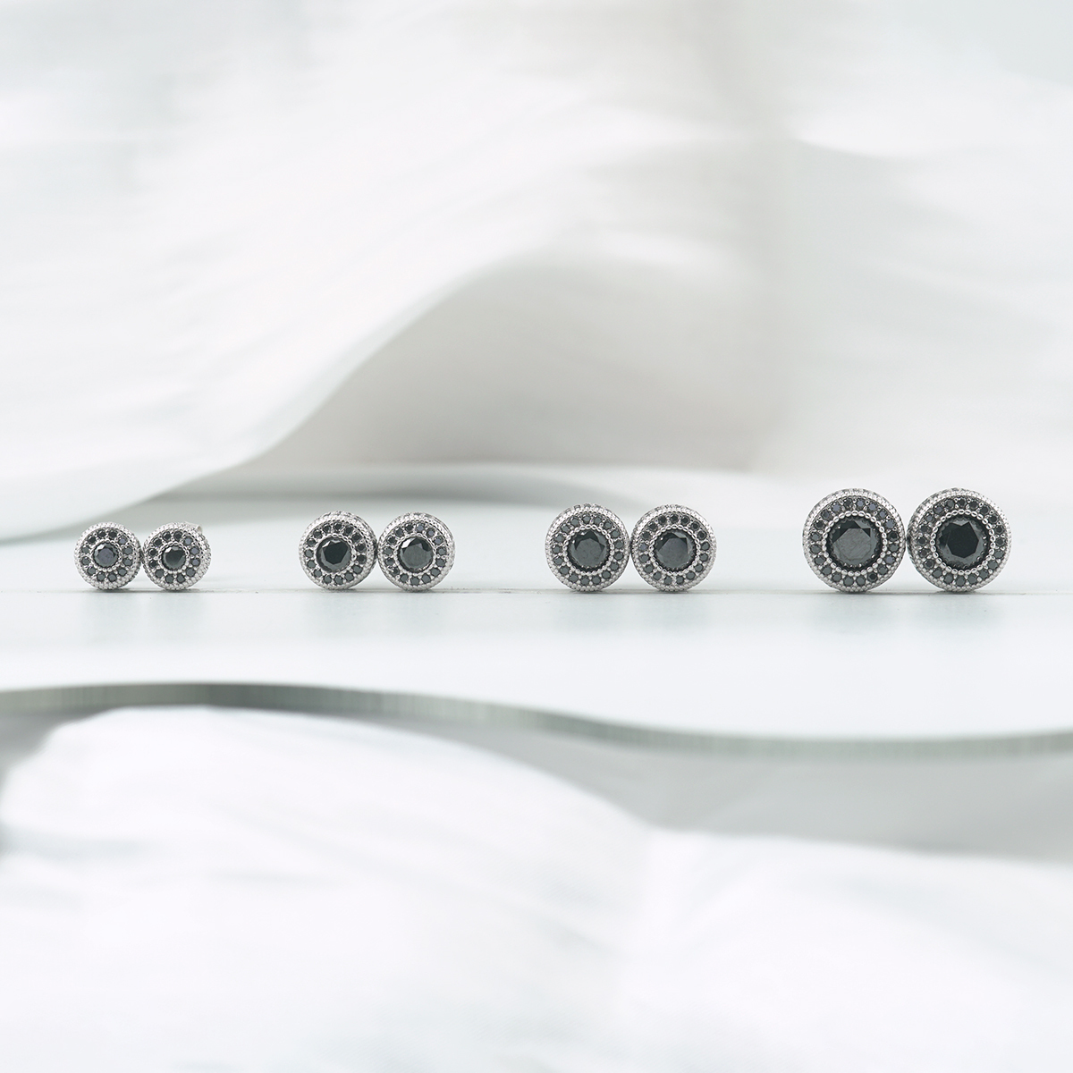 IcePulse Round Bling Stud Earrings 925S & VVS Moissanite