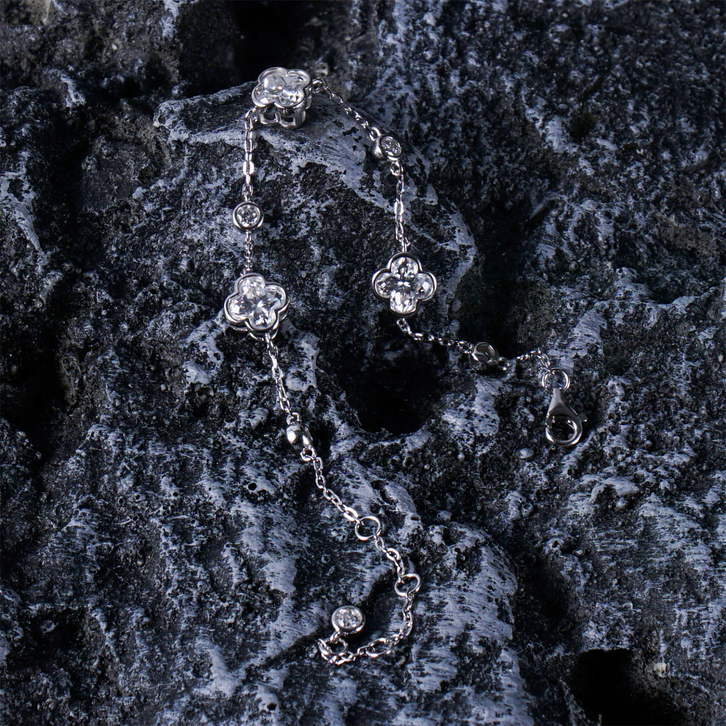 3.5ct Four Leaf Clover Cluster Adjustable Bracelet Lab-Created Moissanite Bracelet S925 Sterling Silver Moissanite Jewelry Engagement Wedding Anniversary Perfect Gifts