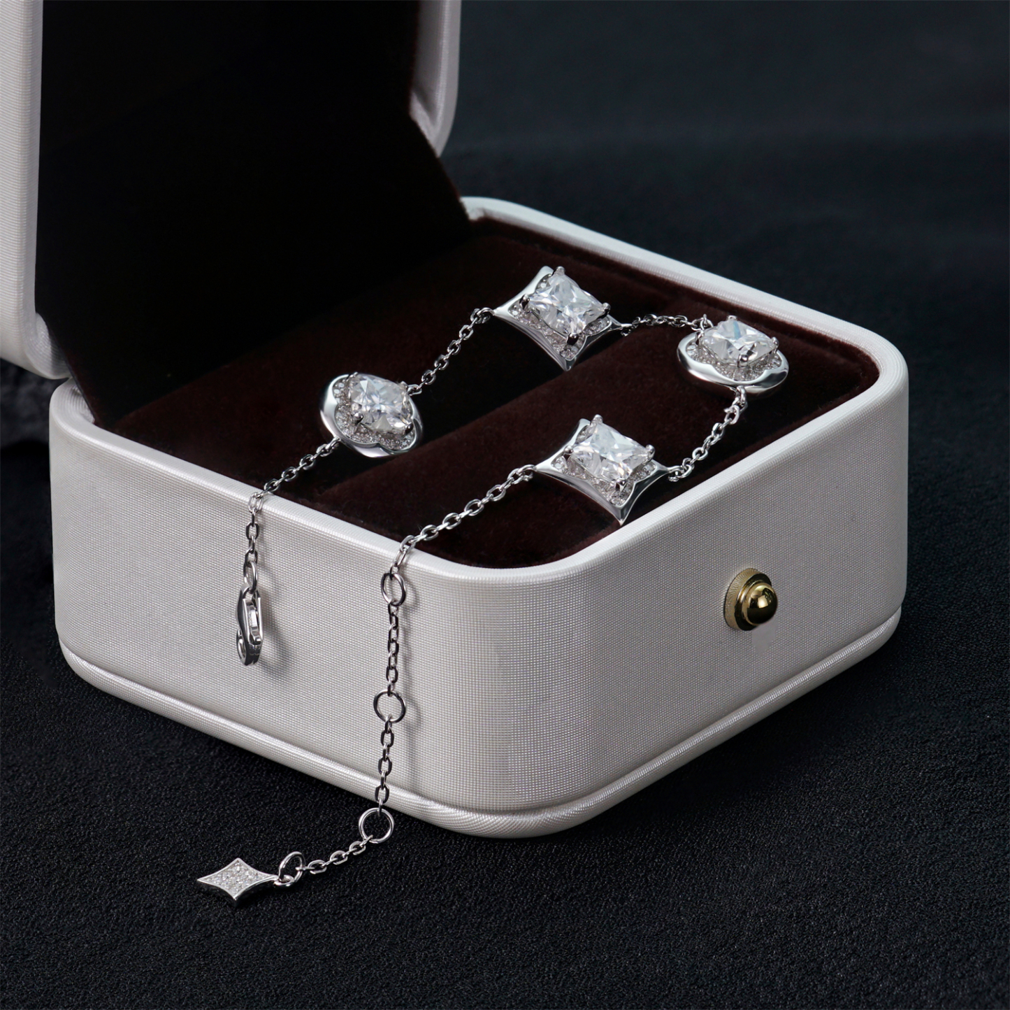 4.5ct Brilliant Four-Leaf Clover Adjustable Bracelet Lab-Created Moissanite Bracelet S925 Sterling Silver Moissanite Jewelry Engagement Wedding Anniversary Perfect Gifts