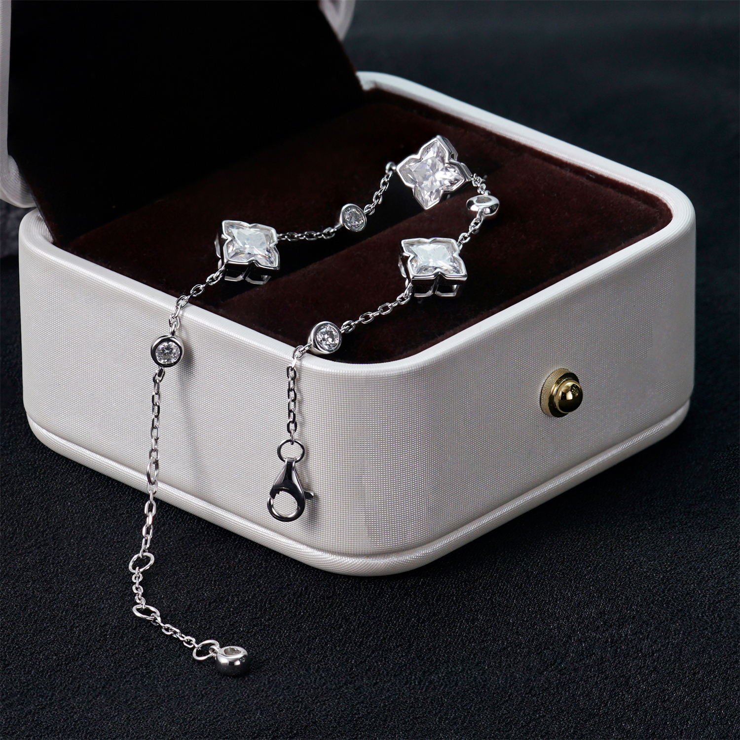 3.5ct Elegant Four-Leaf Clover Bloom Adjustable Bracelet Lab-Created Moissanite Bracelet S925 Sterling Silver Moissanite Jewelry Engagement Wedding Anniversary Perfect Gifts