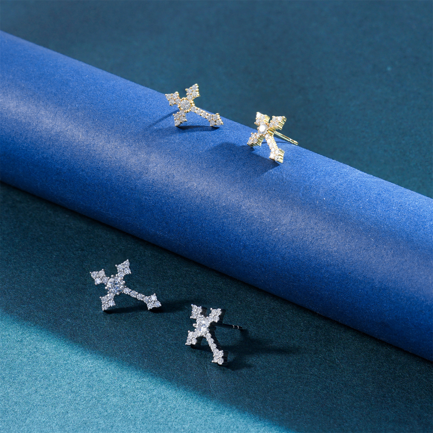 Cross Prong Stud Earrings S925 & D Color VVS Synthetic Moissanite