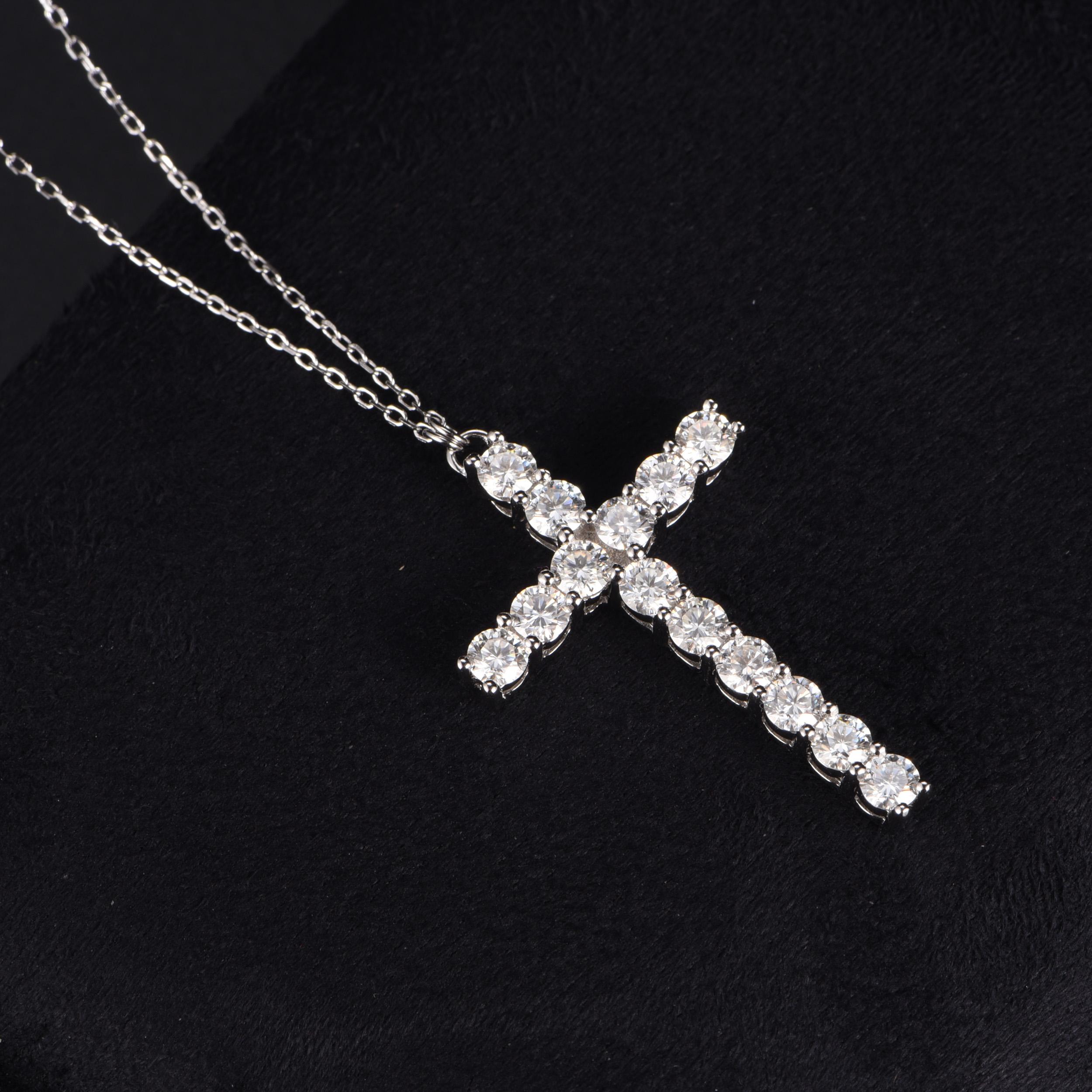 0.9ct Bling Cross Necklace D Color VVS Synthetic Moissanite S925 Pendant Necklace Chain Jewelry Perfect for Any Occasion & Everyday Wear Birthday Anniversary Gift for Men Women Silver Earrings Golden Earrings Wedding Set